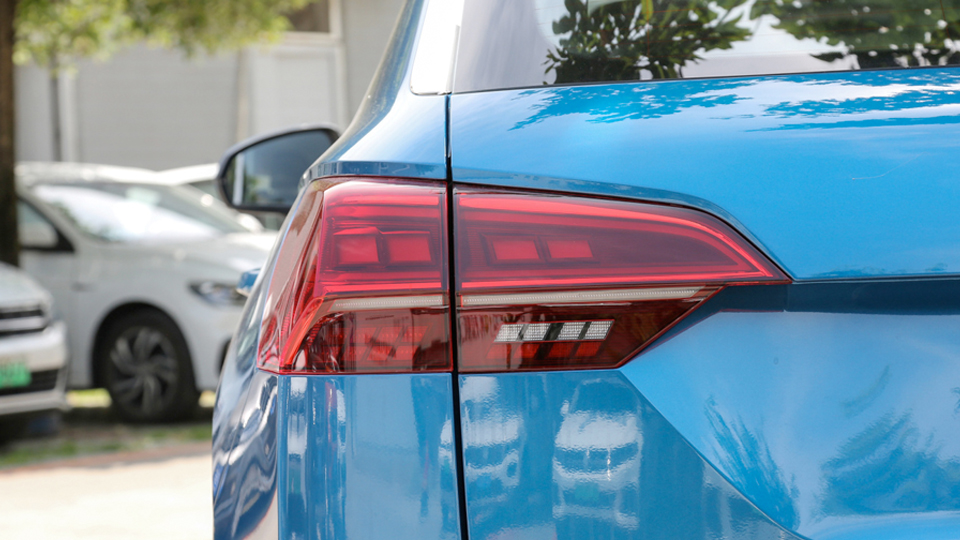 新大众探岳怎么选?入门版+选配,还是直接选中配?