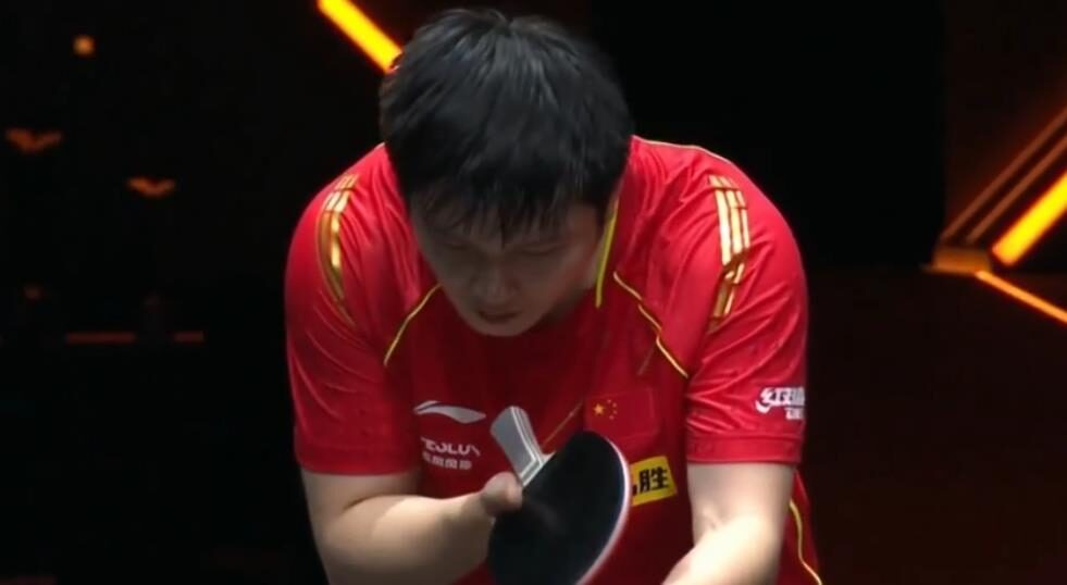 3-0，国乒首个4强，樊振东太稳！对手苦笑+抱头，<a href=