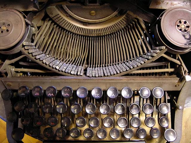 26个字母vs上万个汉字,中国人的打字机曾造得多艰难?休闲区蓝鸢梦想 - Www.slyday.coM 26个字母vs上万个汉字,中国人的打字机曾造得多艰难?休闲区蓝鸢梦想 - Www.slyday.coM