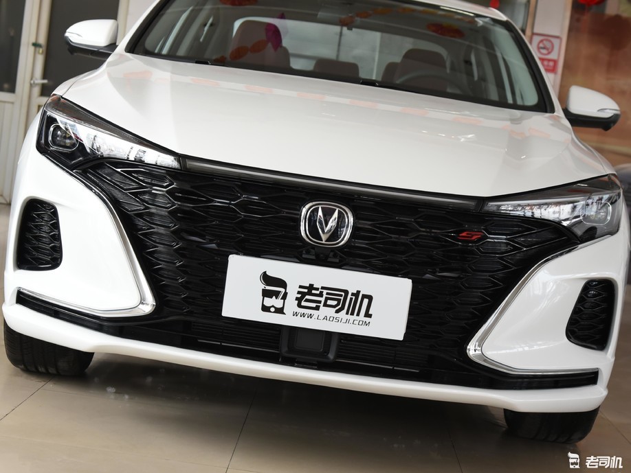 10万元左右你选谁? 逸动 VS 缤瑞休闲区蓝鸢梦想 - Www.slyday.coM 10万元左右你选谁? 逸动 VS 缤瑞休闲区蓝鸢梦想 - Www.slyday.coM