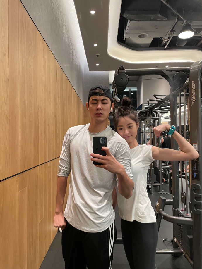 纪凌尘官宣恋情后，女友被扒出是<a href=