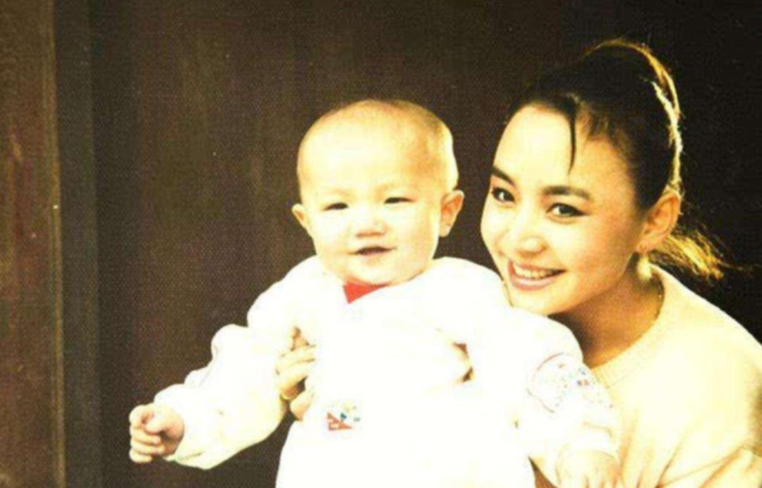 爸爸长得丑，孩子颜值也一言难尽，6位星二代告诉你：老天很公平