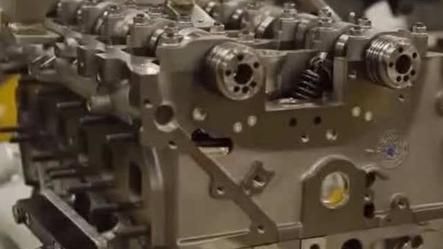 实拍W12发动机组装全过程，看完你就明白为什么卖那么贵！