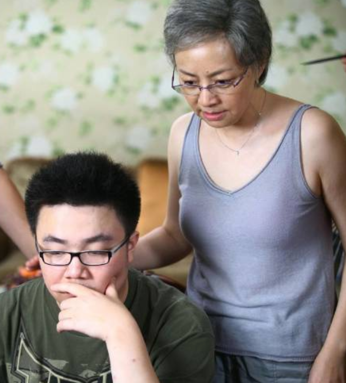 爸爸长得丑，孩子颜值也一言难尽，6位星二代告诉你：老天很公平