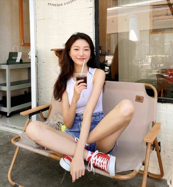 纪凌尘官宣恋情后，女友被扒出是<a href=