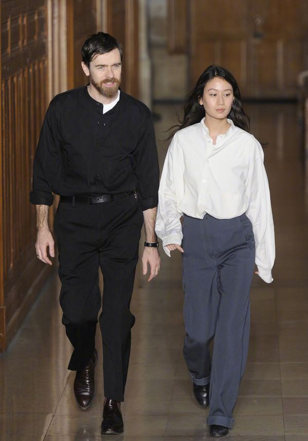 这个越南籍女人太会穿了，长相不惊艳，但她的极简风穿搭让人着迷