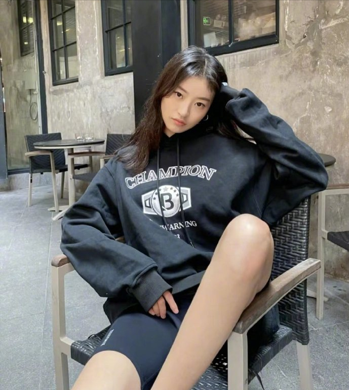 纪凌尘官宣恋情后，女友被扒出是<a href=