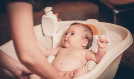 冬天宝宝怎么洗澡不生病？洗几次？育儿专家再三强调6大要点！
