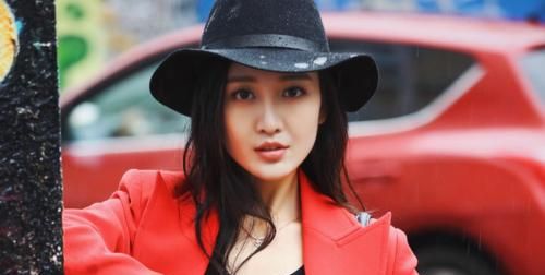 多年努力,只为了得到母亲的认可,38岁爆红的她比所有人都孤独休闲区蓝鸢梦想 - Www.slyday.coM 多年努力,只为了得到母亲的认可,38岁爆红的她比所有人都孤独休闲区蓝鸢梦想 - Www.slyday.coM