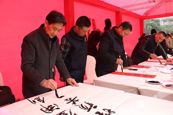 全会精神巧宣传 重庆市学习宣传贯彻党的十九届六中全会精神“六进”文艺宣传演出活动启动休闲区蓝鸢梦想 - Www.slyday.coM 全会精神巧宣传 重庆市学习宣传贯彻党的十九届六中全会精神“六进”文艺宣传演出活动启动休闲区蓝鸢梦想 - Www.slyday.coM