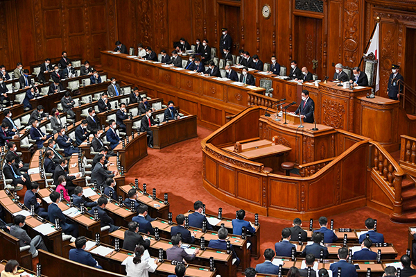 当地时间2021年12月6日，日本第207次临时国会开幕。人民视觉  图