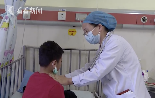 不要随便抠抠!挖鼻孔致发炎 5岁男孩脸肿似“奥特曼”休闲区蓝鸢梦想 - Www.slyday.coM 不要随便抠抠!挖鼻孔致发炎 5岁男孩脸肿似“奥特曼”休闲区蓝鸢梦想 - Www.slyday.coM