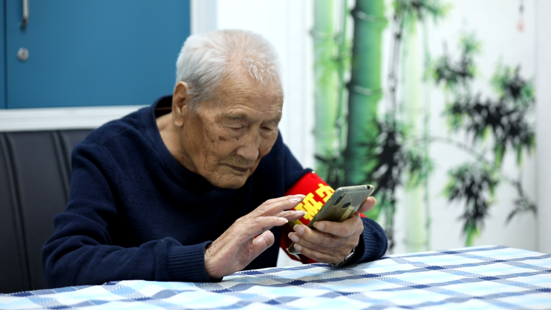 101岁老人60年养活6个孤儿,如今为何有家不回?休闲区蓝鸢梦想 - Www.slyday.coM 101岁老人60年养活6个孤儿,如今为何有家不回?休闲区蓝鸢梦想 - Www.slyday.coM