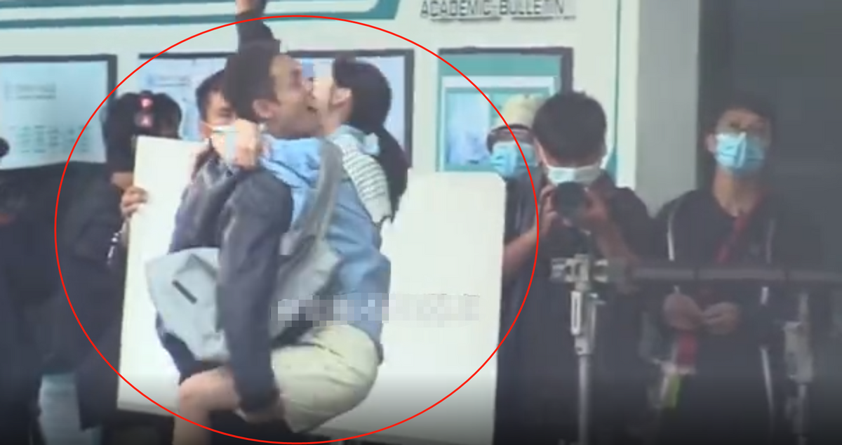 陈伟霆与小11岁女星拍亲密戏！贴身拥抱表情兴奋，女方害羞埋肩