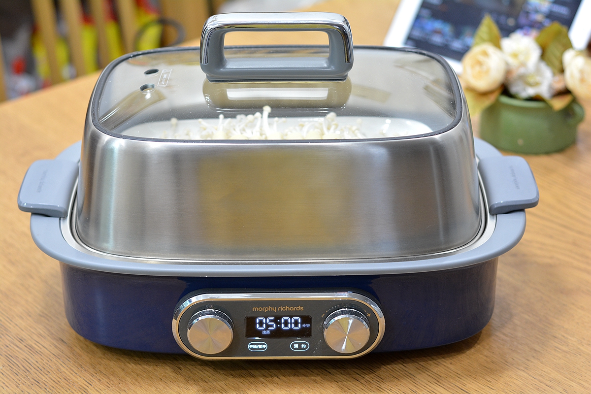 这道清蒸金针菇清香脆嫩，上学娃和中年男人可常吃，几分钟出锅