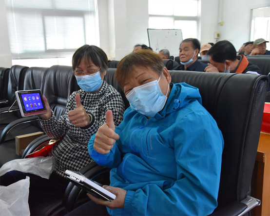 “移动小课堂”助力公明老党员实现党史随身听随时学休闲区蓝鸢梦想 - Www.slyday.coM “移动小课堂”助力公明老党员实现党史随身听随时学休闲区蓝鸢梦想 - Www.slyday.coM