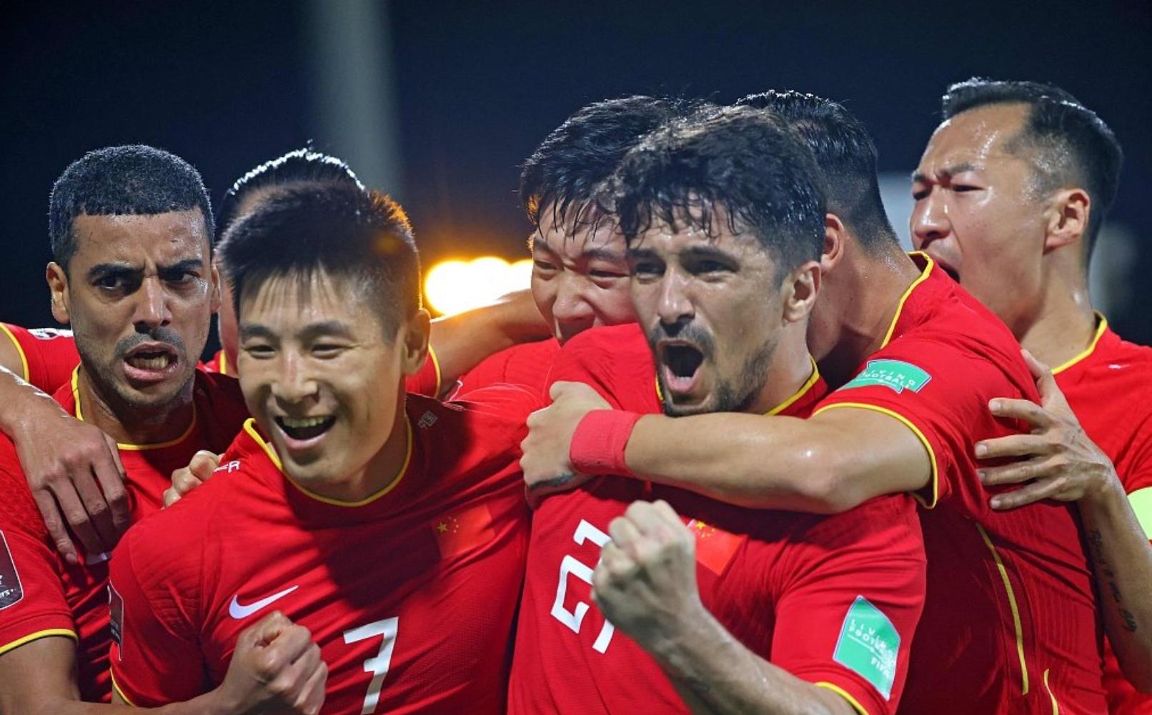 李铁在下1盘大棋！2大归化连夜跑路，国足连越南也搞不过？