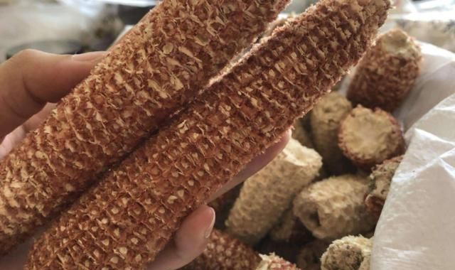 北方农民扔掉的玉米芯，却是<a href=