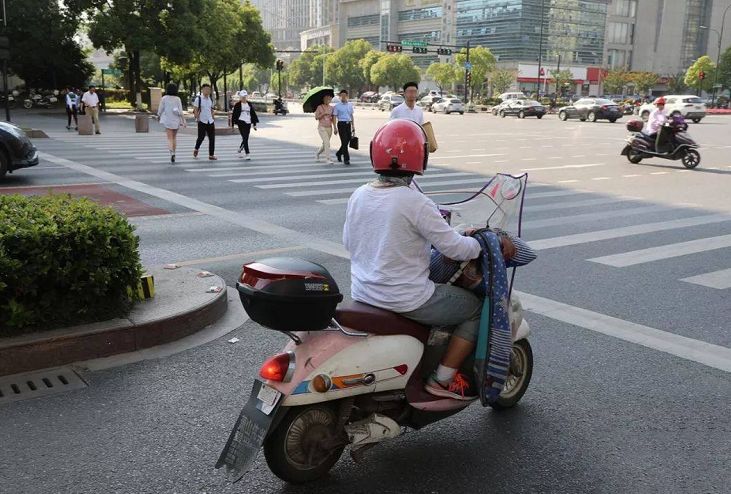 买电动车,48伏和60伏的区别会有多大?怎么选会更实用?休闲区蓝鸢梦想 - Www.slyday.coM 买电动车,48伏和60伏的区别会有多大?怎么选会更实用?休闲区蓝鸢梦想 - Www.slyday.coM