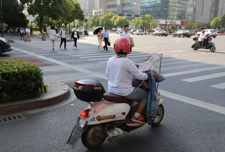 买电动车,48伏和60伏的区别会有多大?怎么选会更实用?一看便知休闲区蓝鸢梦想 - Www.slyday.coM 买电动车,48伏和60伏的区别会有多大?怎么选会更实用?一看便知休闲区蓝鸢梦想 - Www.slyday.coM