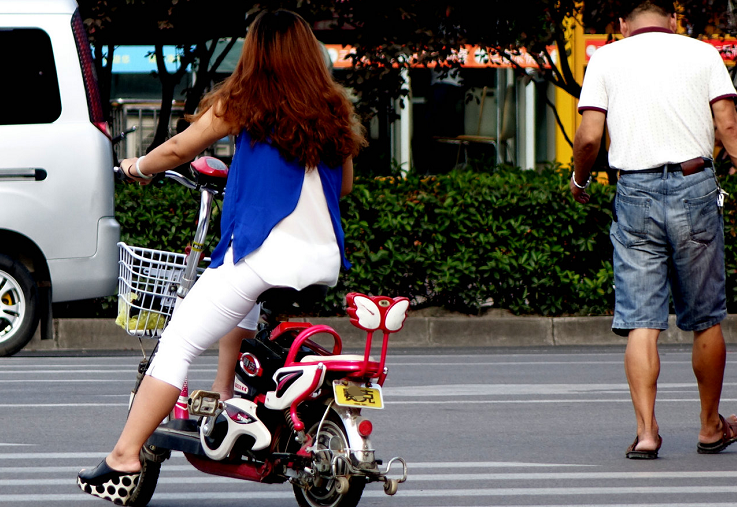 买电动车,48伏和60伏的区别会有多大?怎么选会更实用?一看便知休闲区蓝鸢梦想 - Www.slyday.coM 买电动车,48伏和60伏的区别会有多大?怎么选会更实用?一看便知休闲区蓝鸢梦想 - Www.slyday.coM