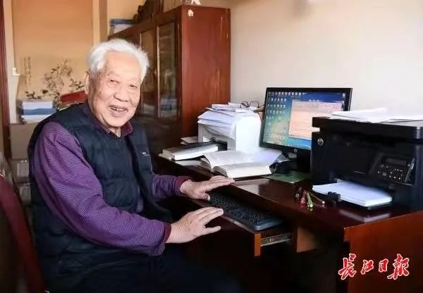 退休教授赵德馨。   来源：长江日报