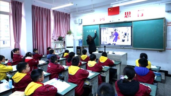 “天宫课堂”第一课开讲,四川南充多名学子收看太空科普课休闲区蓝鸢梦想 - Www.slyday.coM “天宫课堂”第一课开讲,四川南充多名学子收看太空科普课休闲区蓝鸢梦想 - Www.slyday.coM