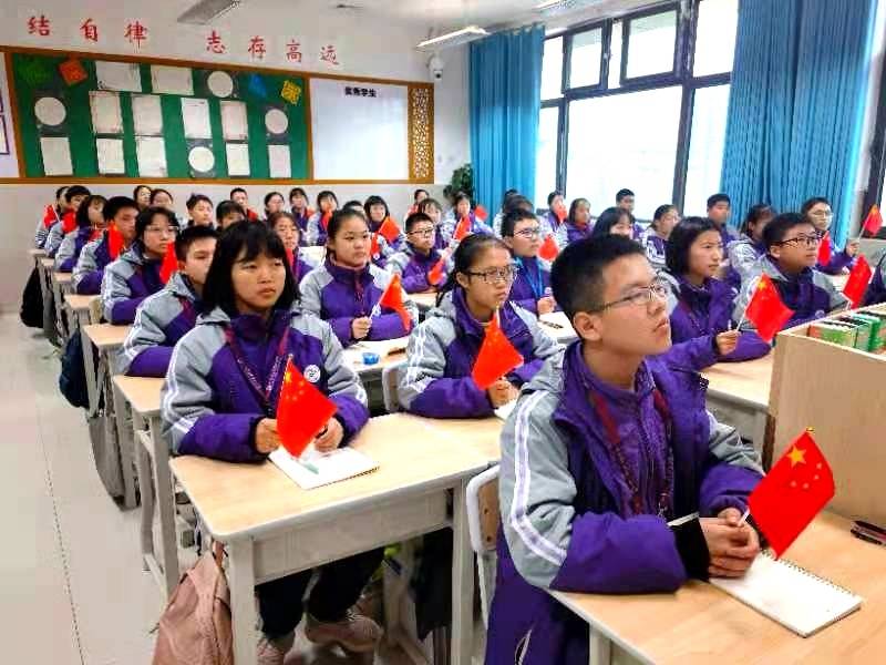 “天宫课堂”第一课开讲,四川南充多名学子收看太空科普课休闲区蓝鸢梦想 - Www.slyday.coM “天宫课堂”第一课开讲,四川南充多名学子收看太空科普课休闲区蓝鸢梦想 - Www.slyday.coM