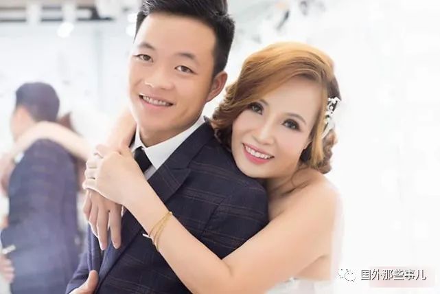 越南62岁老太太嫁26岁小伙,如今结婚3年仍然幸福恩爱
