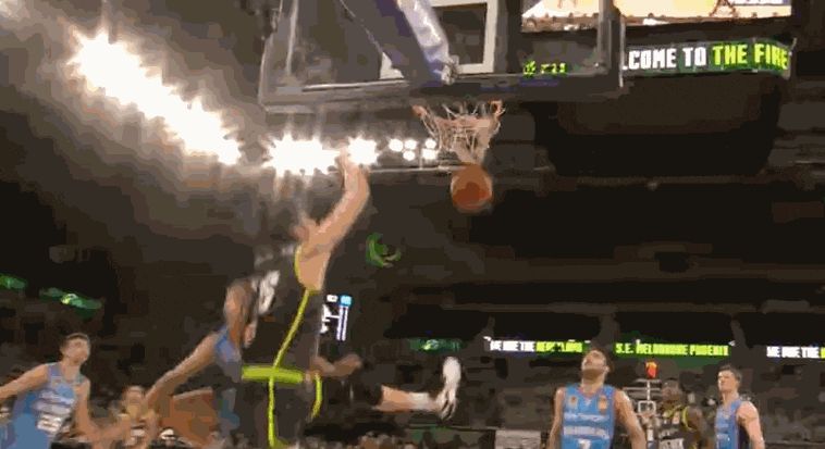 轰13-2!恭喜周琦澳洲2连胜,打20分钟砍8+3+2,获教练重用