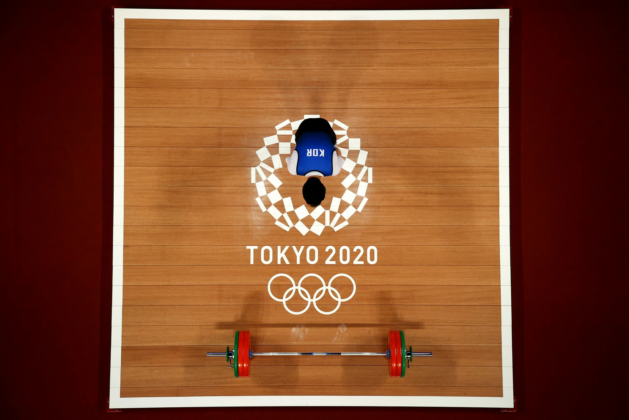 东京奥运会的举重赛场。