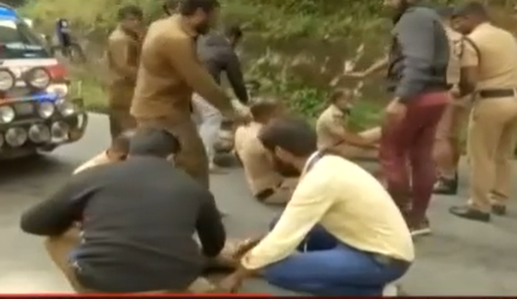 印媒:运送印度国防参谋长比平·拉瓦特遗体的车队发生车祸休闲区蓝鸢梦想 - Www.slyday.coM 印媒:运送印度国防参谋长比平·拉瓦特遗体的车队发生车祸休闲区蓝鸢梦想 - Www.slyday.coM