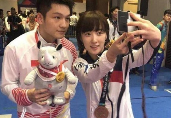 樊振东桃花运来了！被<a href=