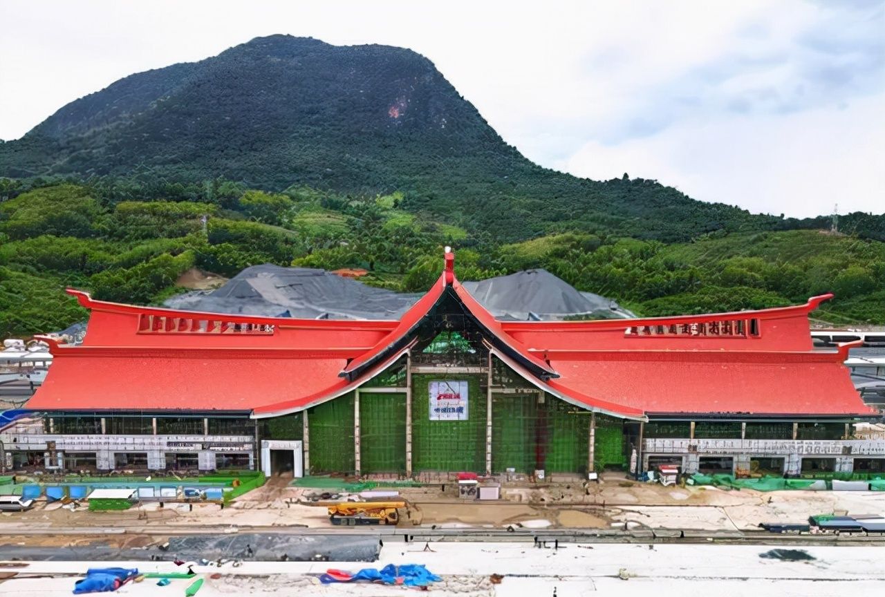 中国工程队不再低调,中老铁路全线通车,越南国内果然变了