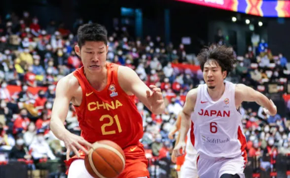 周琦爆发后，澳媒慌了，提醒澳洲男篮注意中国队的另外3名球员