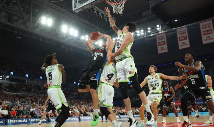 正式当选MVP！周琦登顶NBL官网，22分10板7帽打服澳洲魔王降临