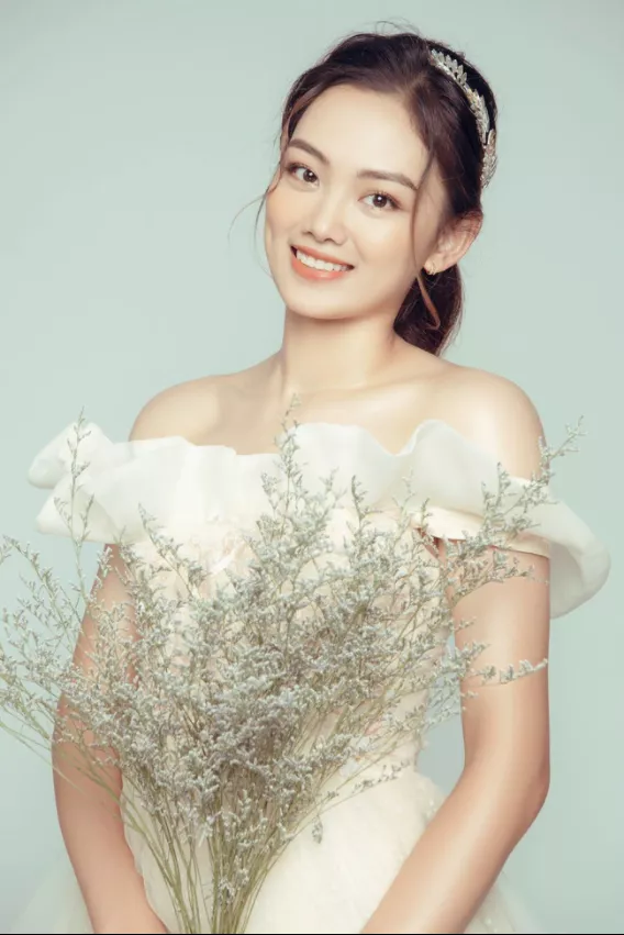 越南“最美女排二传”上传奥黛新照，曾希望来中国打球