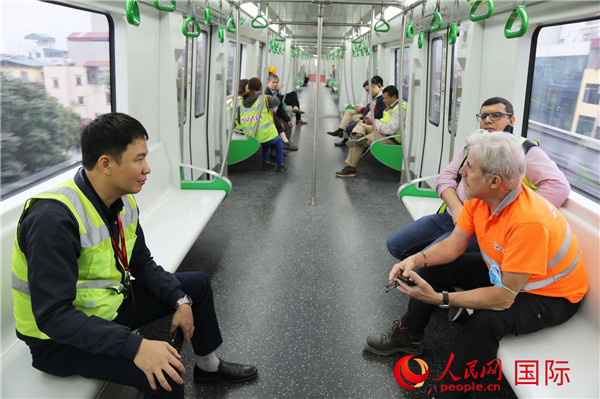 今年1月，越南胡志明市城市轨道项目管理委员会一行20余人参观了中企承建的河内轻轨项目，并对项目建设予以肯定。图自人民网