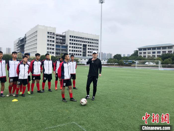 泰安市崇信学校有足球课吗,泰安市崇信学校有足球课吗高中