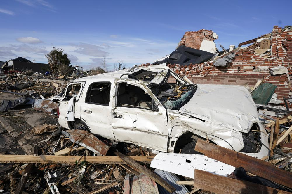 肯塔基州梅菲尔德遭受龙卷风袭击，房屋坍塌成废墟。图自美媒