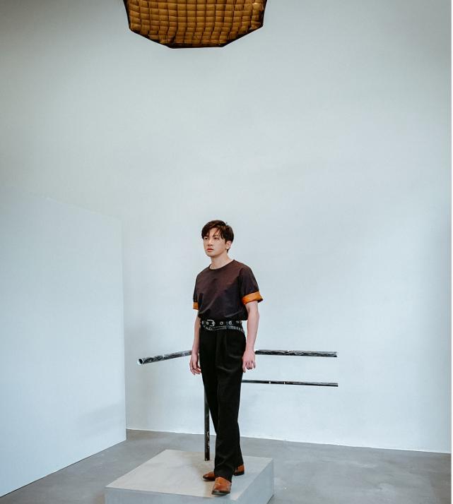 苏有朋近照大变样，47岁保养成瓜子脸，还以为是<a href=