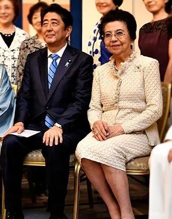 安倍晋三的母亲：最没话语权的<a href=