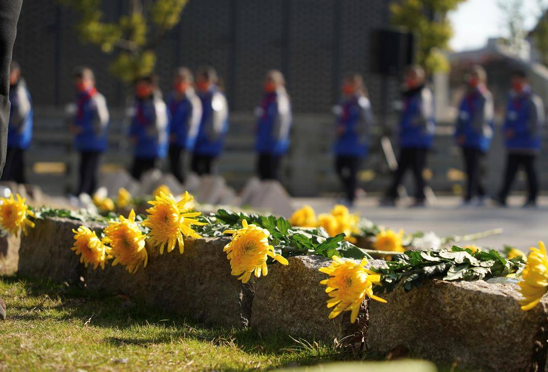牢记历史 祈愿和平——上海淞沪抗战纪念馆举行国家公祭日悼念活动休闲区蓝鸢梦想 - Www.slyday.coM 牢记历史 祈愿和平——上海淞沪抗战纪念馆举行国家公祭日悼念活动休闲区蓝鸢梦想 - Www.slyday.coM