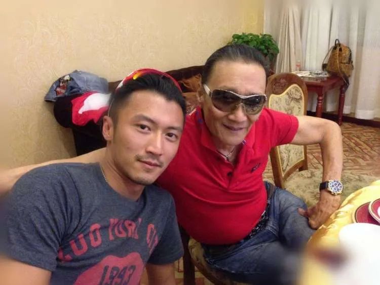 85岁“谢贤”直播带货?网友怒斥:丢脸!休闲区蓝鸢梦想 - Www.slyday.coM 85岁“谢贤”直播带货?网友怒斥:丢脸!休闲区蓝鸢梦想 - Www.slyday.coM