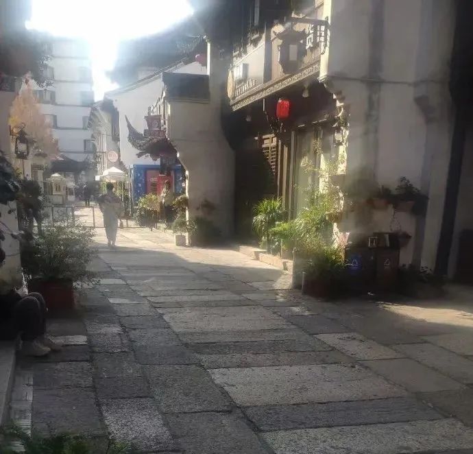 网友举报一女子国家公祭日穿和服逛街?警方回复了两个字→休闲区蓝鸢梦想 - Www.slyday.coM 网友举报一女子国家公祭日穿和服逛街?警方回复了两个字→休闲区蓝鸢梦想 - Www.slyday.coM