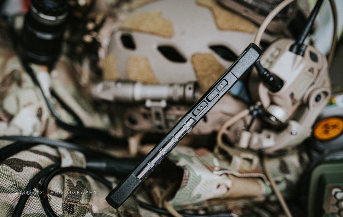 给华为Mate40Pro的抗摔“铁甲衣”,上手能砸核桃的UAG手机壳休闲区蓝鸢梦想 - Www.slyday.coM 给华为Mate40Pro的抗摔“铁甲衣”,上手能砸核桃的UAG手机壳休闲区蓝鸢梦想 - Www.slyday.coM