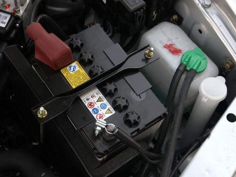 汽车上的蓄电池，多久换一次，这样开车电瓶妥妥用六年