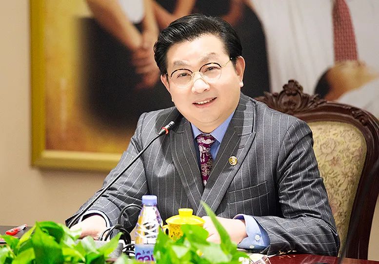 “影视剧霸总”vs“现实霸总”哪家强?休闲区蓝鸢梦想 - Www.slyday.coM “影视剧霸总”vs“现实霸总”哪家强?休闲区蓝鸢梦想 - Www.slyday.coM