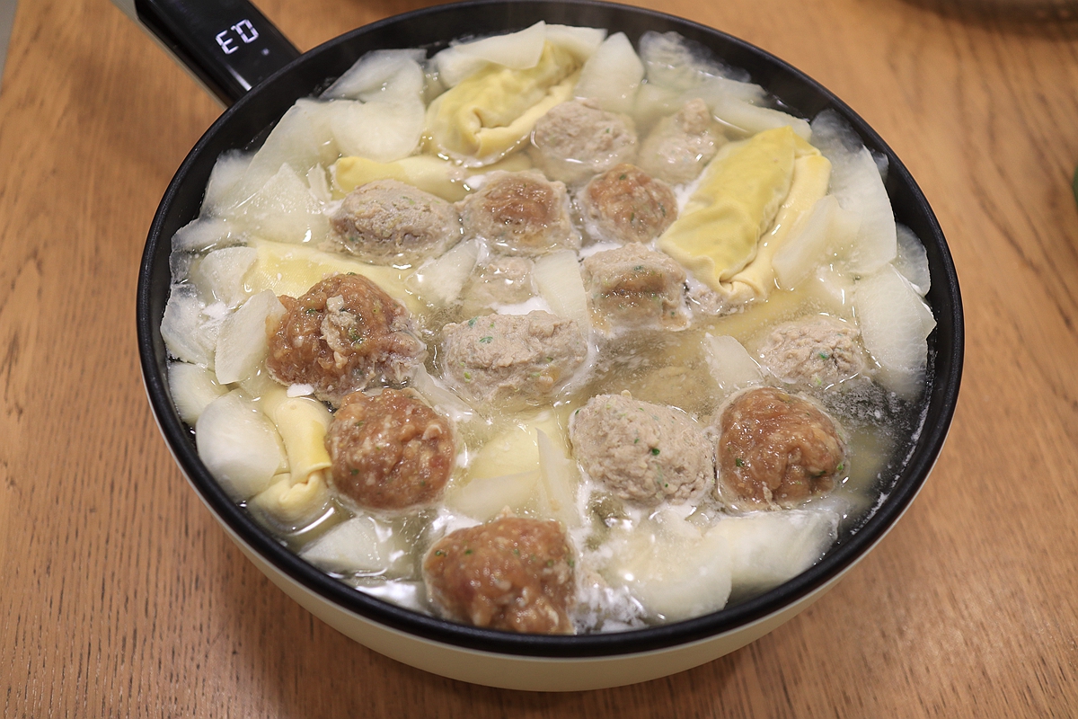 冬天的“花心”萝卜这么做，水灵软嫩多汁，放9个千张肉包真带劲