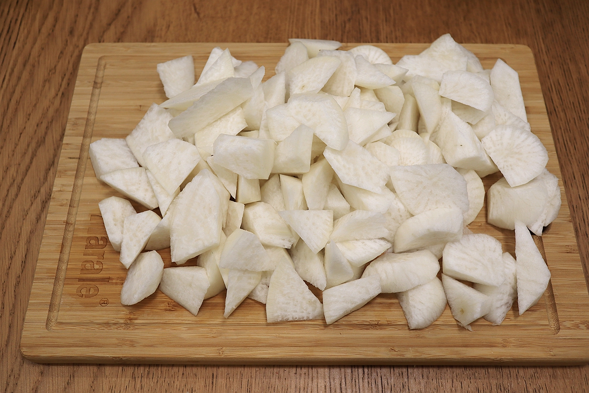 冬天的“花心”萝卜这么做，水灵软嫩多汁，放9个千张肉包真带劲